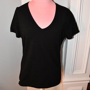 A Loves A V neck Tee In Black Size: MED #R2135NJS
